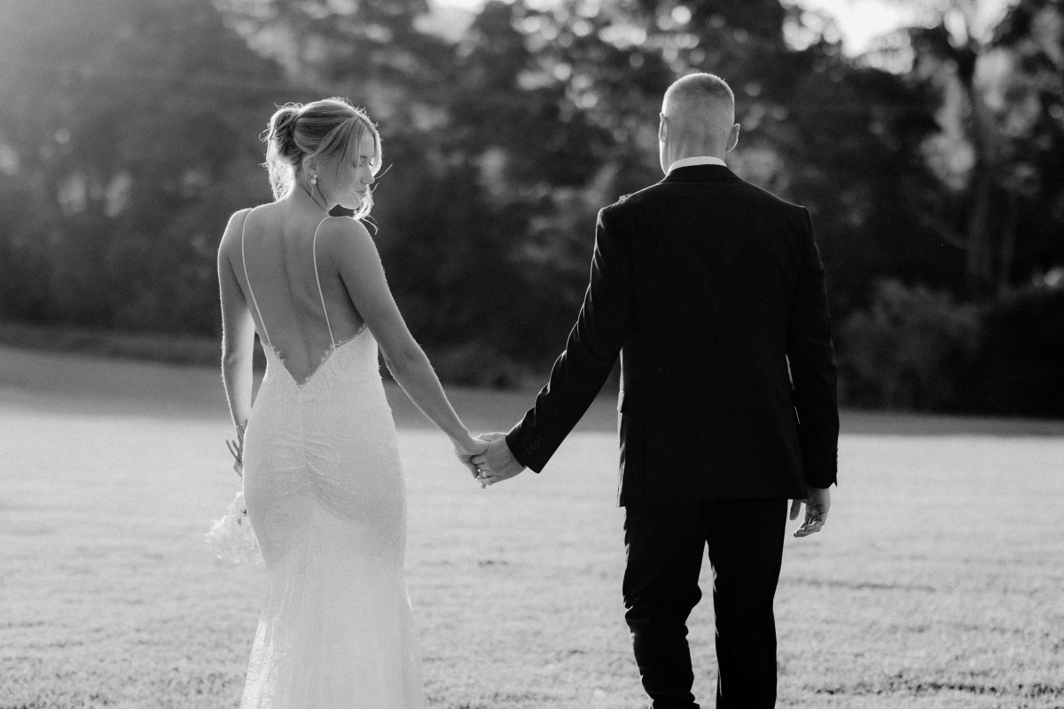Elysian Hills Tweed Coast wedding photographer capturing romantic photos